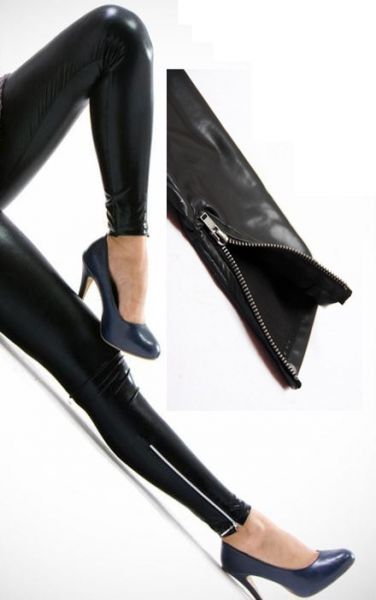 Legging em Couro Falso